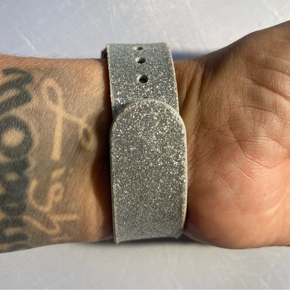 Silver Glitter Magic Band+ - Picture 2 of 3